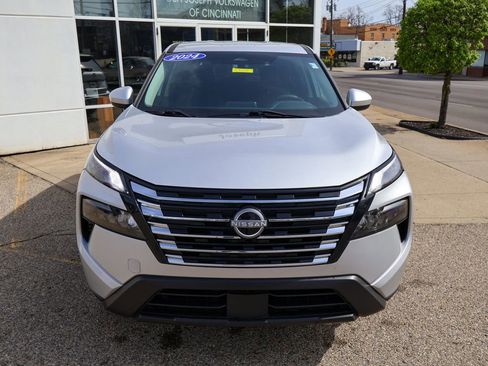 Used 2024 Nissan Rogue SV image 8