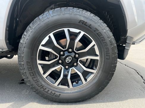 Used 2021 Toyota Tacoma TRD Sport w/ Technology Package AWD/4WD image 28