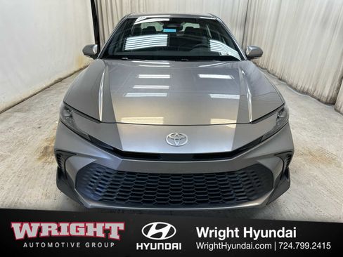 Used 2025 Toyota Camry SE w/ Convenience Package image 2