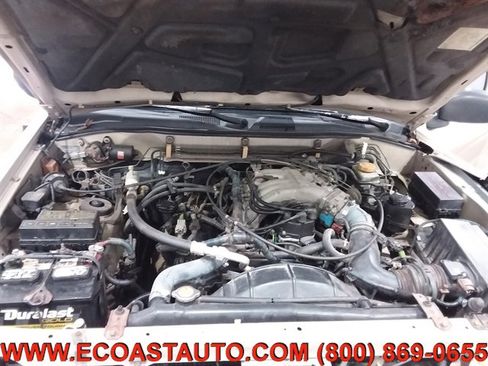 Used 1998 Nissan Pathfinder SE image 9