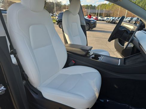 Used 2023 Tesla Model Y Long Range image 10