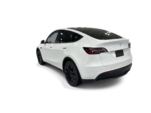 Certified 2023 Tesla Model Y Long Range AWD/4WD image 4