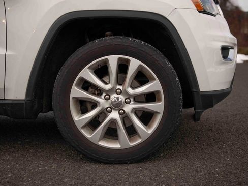 Used 2017 Jeep Grand Cherokee Limited image 26