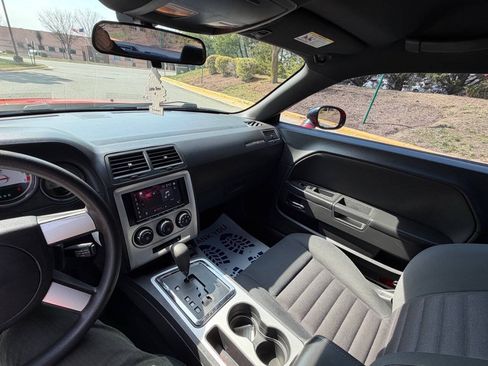 Used 2010 Dodge Challenger SE RWD image 15