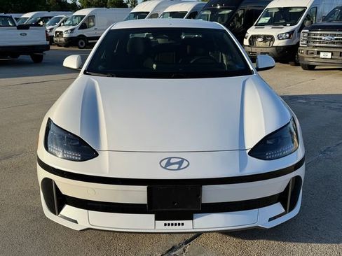 Used 2024 Hyundai Ioniq 6 SE RWD image 2