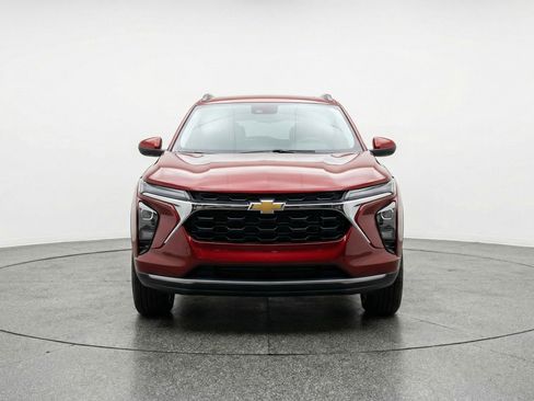 Used 2025 Chevrolet Trax LT image 2