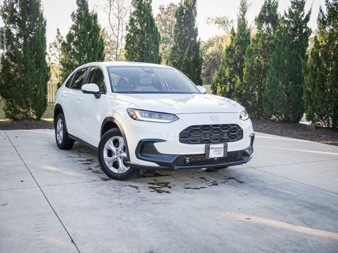 Used 2023 Honda HR-V LX image 2