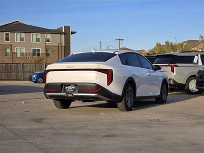 New 2025 Kia K4 LX