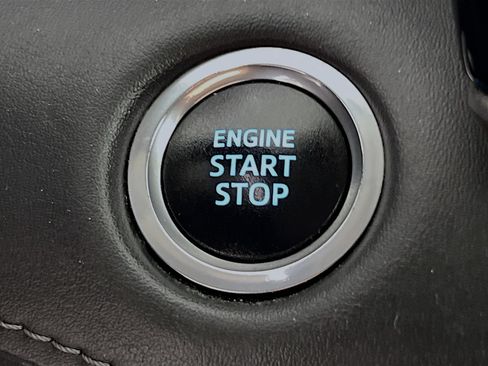 Used 2020 Toyota Highlander XLE FWD image 23