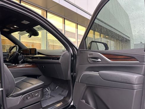 Used 2023 Cadillac Escalade ESV Premium Luxury AWD/4WD image 11