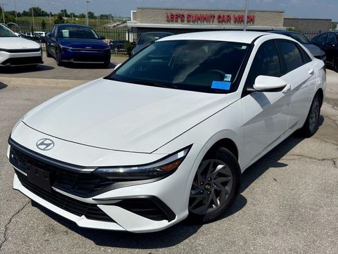 Used 2024 Hyundai Elantra SEL FWD image 1