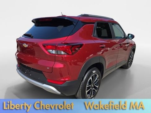 Used 2025 Chevrolet TrailBlazer LT w/ Convenience Package AWD/4WD image 3