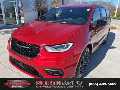 New 2026 Chrysler Pacifica Select