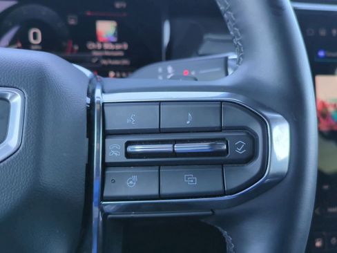 Used 2025 GMC Acadia Elevation image 23