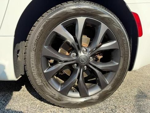 Used 2020 Chrysler Pacifica Limited w/ Advanced Safetytec Group FWD image 7