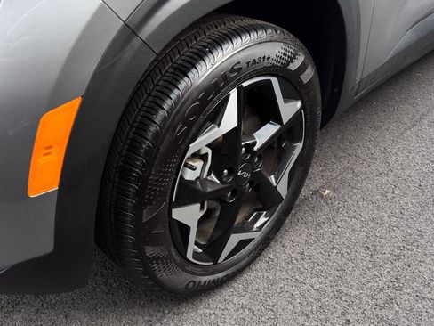 Used 2024 Kia Seltos EX image 12