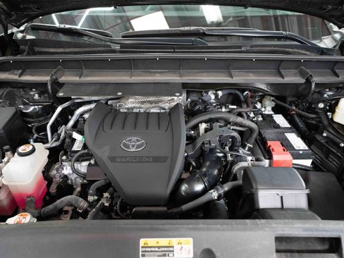 Used 2023 Toyota Highlander XLE image 32