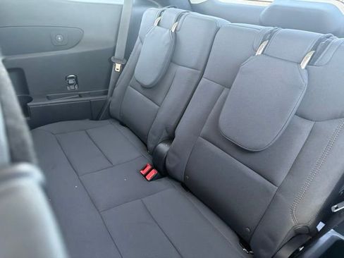 Used 2025 Ford Explorer Active RWD image 17