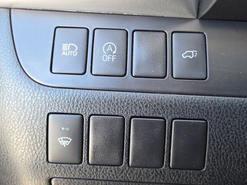 Used 2017 Toyota Highlander SE AWD/4WD image 32