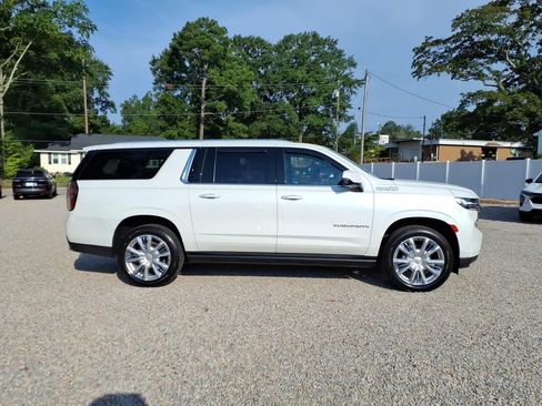Used 2024 Chevrolet Suburban High Country w/ Premium Package AWD/4WD image 8
