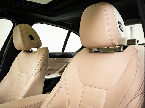 Used 2023 BMW 330i xDrive Sedan w/ M Sport Package image 18