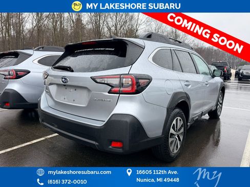Used 2025 Subaru Outback Premium image 8