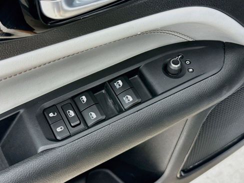 Used 2025 Jeep Compass Limited AWD/4WD image 19