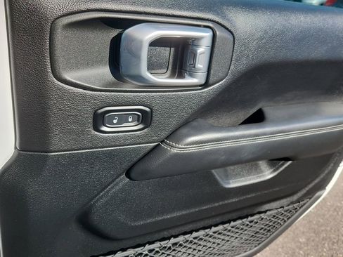 Used 2020 Jeep Wrangler Unlimited Sahara image 14