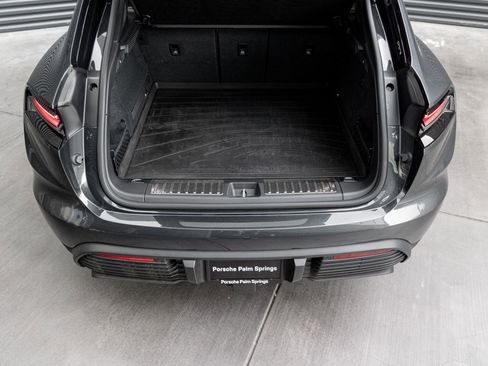 Certified 2025 Porsche Macan Electric image 31