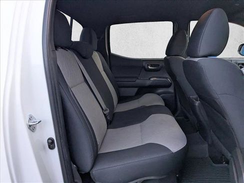 Certified 2022 Toyota Tacoma TRD Off-Road image 19