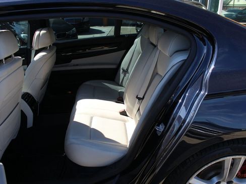 Used 2014 BMW 750Li xDrive image 19