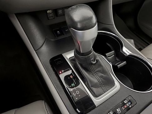 Used 2018 Toyota Highlander Limited FWD image 17