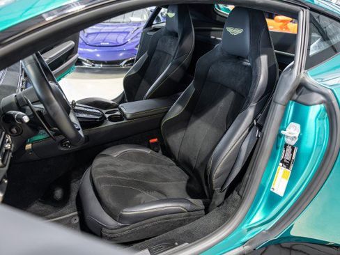 Used 2025 Aston Martin V8 Vantage Coupe RWD image 33