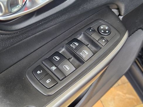 Used 2019 Jeep Cherokee Limited FWD image 12