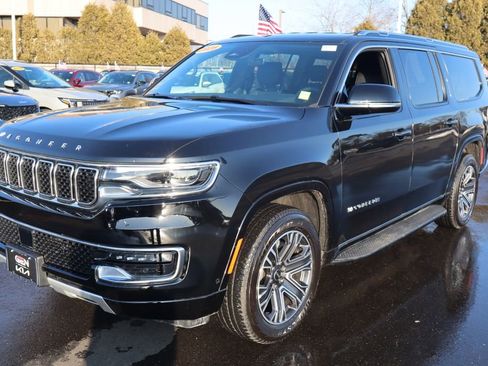 Used 2025 Jeep Wagoneer L Series II w/ 8-pass Seating Package image 7