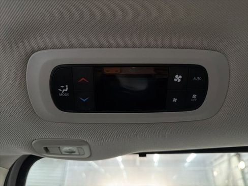 Used 2020 Chrysler Pacifica Limited FWD image 31