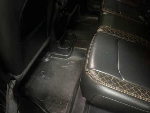 Used 2022 Jeep Wrangler Unlimited Sahara AWD/4WD image 26