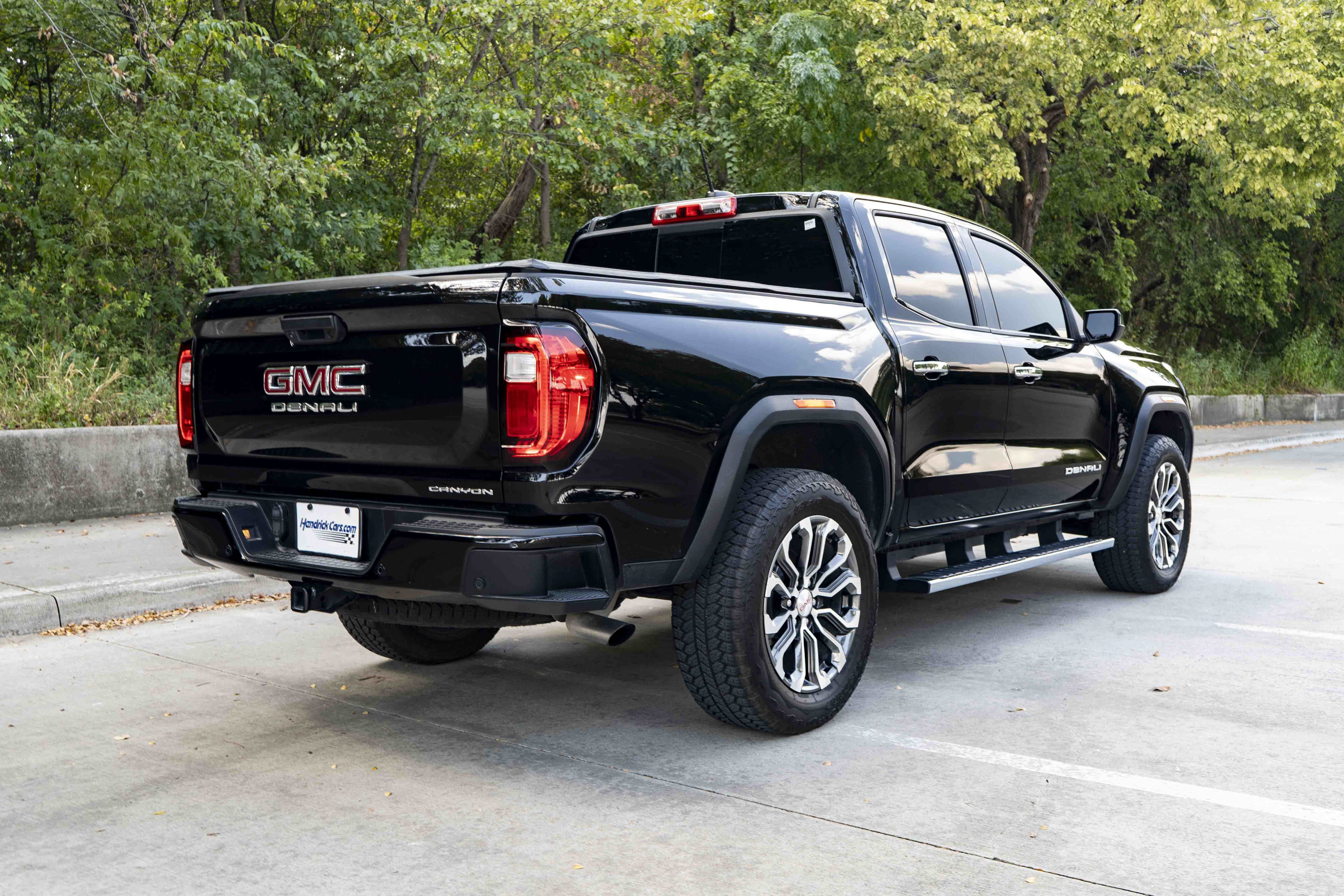 Used 2025 GMC Canyon Denali AWD/4WD image 9