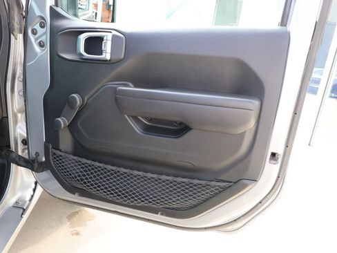 Used 2018 Jeep Wrangler Unlimited Sport AWD/4WD image 28