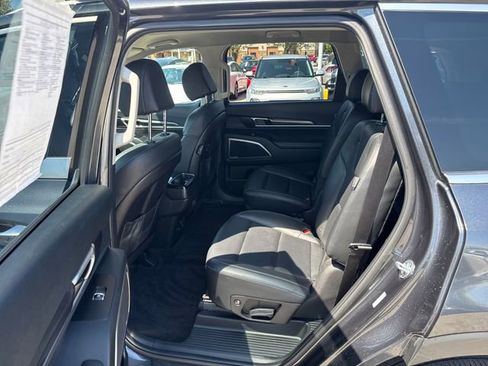 Certified 2024 Kia Telluride S AWD/4WD image 13