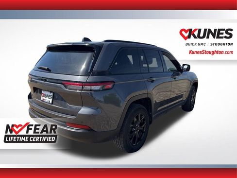 Used 2024 Jeep Grand Cherokee Altitude AWD/4WD image 11