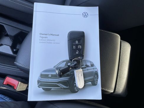 Used 2024 Volkswagen Tiguan SE image 56