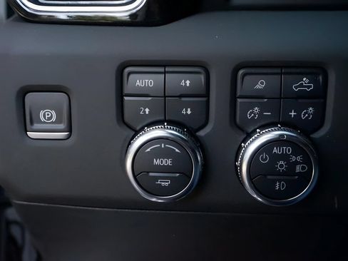 Used 2025 GMC Sierra 1500 Denali AWD/4WD image 11