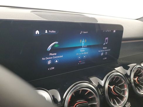 Used 2023 Mercedes-Benz GLB 250 image 27