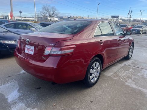 Used 2011 Toyota Camry LE FWD image 5