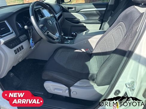 Used 2018 Toyota Highlander XLE image 17