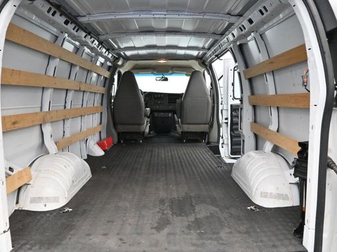 Used 2022 Chevrolet Express 2500 w/ Driver Convenience Package image 11