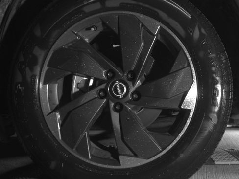 Used 2025 Nissan Rogue SV image 14