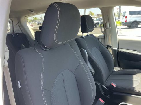 Used 2023 Chrysler Voyager LX FWD image 28