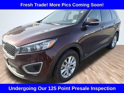 Used 2017 Kia Sorento AWD w/ LX Convenience Package image 1